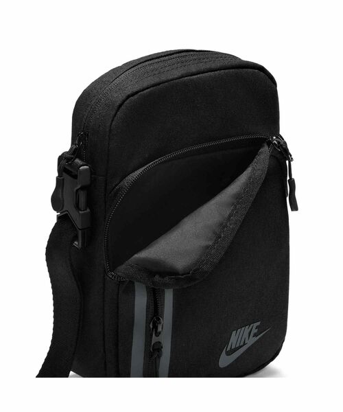 NIKE(ナイキ)の「ナイキ エレメンタル プレミアム クロスボディバッグ (4L) / Nike Elemental Premium Crossbody Bag (4L) DN2557-010 Black(ボディバッグ/ウエストポーチ・メンズ・ブラック・ONE SIZE)」の7枚目の写真