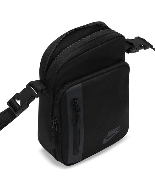 NIKE(ナイキ)の「ナイキ エレメンタル プレミアム クロスボディバッグ (4L) / Nike Elemental Premium Crossbody Bag (4L) DN2557-010 Black(ボディバッグ/ウエストポーチ・メンズ・ブラック・ONE SIZE)」の6枚目の写真