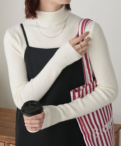 BONLECILL(ボンルシール)の「ベーシックもちもちタートルネックセーター(ニット/セーター・レディース・マスタード/ベージュ/レッド/アイボリー/ブラック/杢グレー/ブルー・FREE)」の18枚目の写真