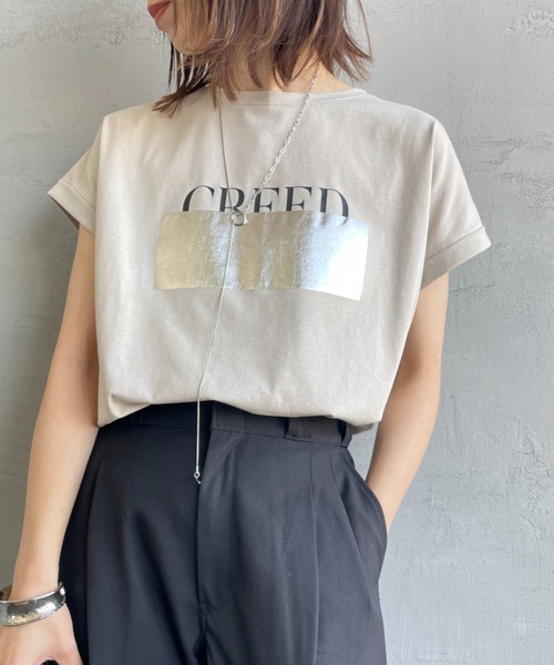MAISON DE L'ALLURE（メゾンドゥラリュール）の「[MAISON DE L'ALLURE/メゾンドゥラリュール] 箔ラバーロゴプリントＴシャツ（Tシャツ/カットソー・レディース・ブラック/ホワイト/グレー/オフホワイト・F）」の4枚目の写真