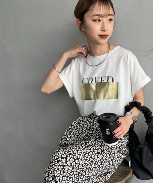 MAISON DE L'ALLURE（メゾンドゥラリュール）の「[MAISON DE L'ALLURE/メゾンドゥラリュール] 箔ラバーロゴプリントＴシャツ（Tシャツ/カットソー・レディース・ブラック/ホワイト/グレー/オフホワイト・F）」の3枚目の写真
