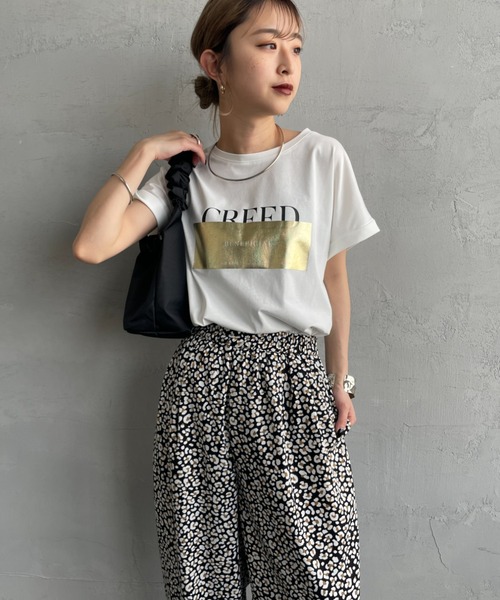 MAISON DE L'ALLURE（メゾンドゥラリュール）の「[MAISON DE L'ALLURE/メゾンドゥラリュール] 箔ラバーロゴプリントＴシャツ（Tシャツ/カットソー・レディース・ブラック/ホワイト/グレー/オフホワイト・F）」の9枚目の写真