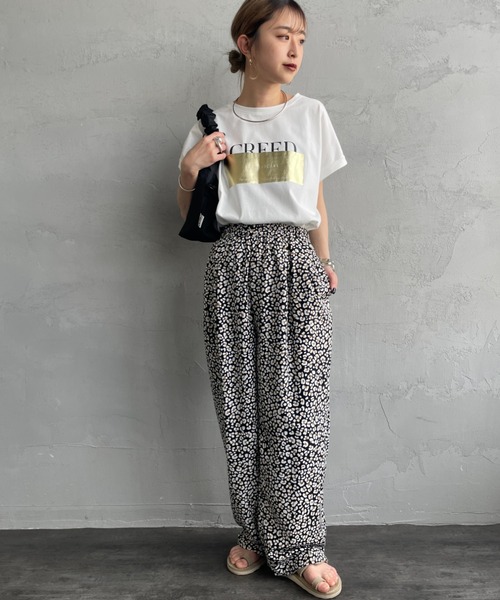 MAISON DE L'ALLURE（メゾンドゥラリュール）の「[MAISON DE L'ALLURE/メゾンドゥラリュール] 箔ラバーロゴプリントＴシャツ（Tシャツ/カットソー・レディース・ブラック/ホワイト/グレー/オフホワイト・F）」の11枚目の写真
