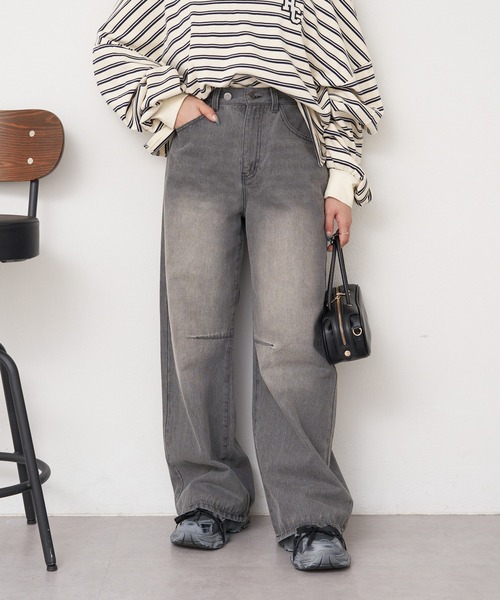 RAY CASSIN（レイカズン）の「【美脚見え/サイズ展開あり】バックポケット刺繍ルーズデニムパンツ（デニムパンツ・レディース・ブルー/グレー・S/M）」の13枚目の写真