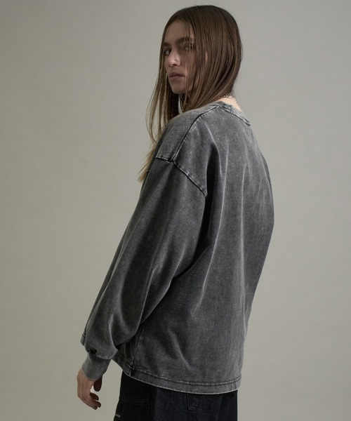 ELLUV(エルブ)の「【ELLUV/エルヴ】ヴィンテージスノー加工 オーバーロンT(Tシャツ/カットソー・メンズ・グレー/ブラック・L/M/S)」の8枚目の写真