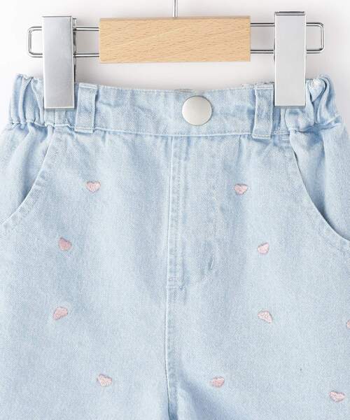 SHOO・LA・RUE（シューラルー）の「【100-150cm/洗える/姉妹リンクにも】ハート刺繍にキュンとする　デニムショートパンツ（その他パンツ・キッズ・ブラック/サックスブルー・10/11/12/13/14/15 ）」の5枚目の写真