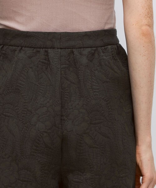 BACCA(バッカ)の「コットンリネンジャガード ワイドタックショーツ(その他パンツ・レディース・ダークグリーン/ホワイト・34/36)」の7枚目の写真