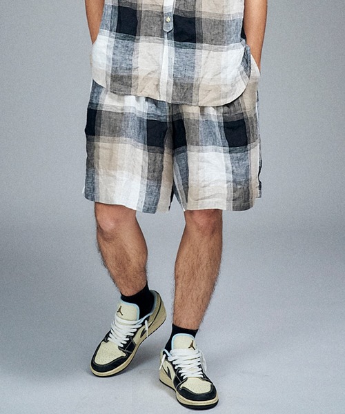 Universal Style Wear(ユニバーサルスタイルウェア)の「Universal Style Wear チェッカード タック ショーツ(その他パンツ・メンズ・オフホワイト/ブラック系その他/ブラック×ホワイト/ベージュ・MEDIUM/LARGE/X-LARGE)」の1枚目の写真