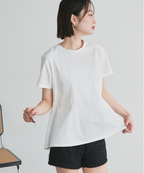 ad thie（アドティエ）の「ペプラムフリル デザインTシャツ（Tシャツ/カットソー・レディース・チャコール/ネイビー/オフホワイト/ナチュラル/ブラック・FREE）」の2枚目の写真