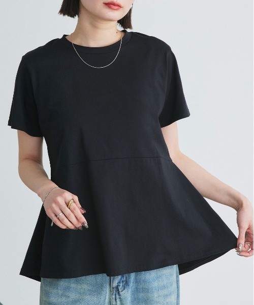 ad thie（アドティエ）の「ペプラムフリル デザインTシャツ（Tシャツ/カットソー・レディース・チャコール/ネイビー/オフホワイト/ナチュラル/ブラック・FREE）」の3枚目の写真