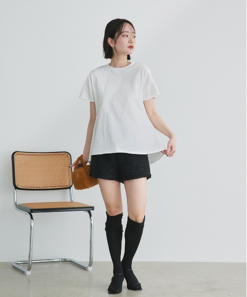 ad thie（アドティエ）の「ペプラムフリル デザインTシャツ（Tシャツ/カットソー・レディース・チャコール/ネイビー/オフホワイト/ナチュラル/ブラック・FREE）」の11枚目の写真