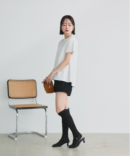 ad thie（アドティエ）の「ペプラムフリル デザインTシャツ（Tシャツ/カットソー・レディース・チャコール/ネイビー/オフホワイト/ナチュラル/ブラック・FREE）」の13枚目の写真