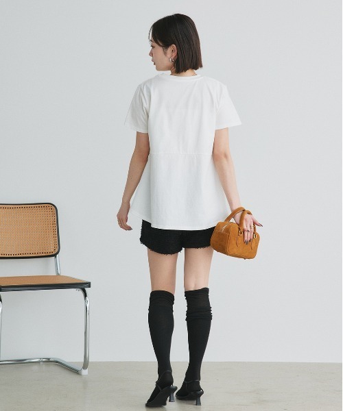 ad thie（アドティエ）の「ペプラムフリル デザインTシャツ（Tシャツ/カットソー・レディース・チャコール/ネイビー/オフホワイト/ナチュラル/ブラック・FREE）」の14枚目の写真