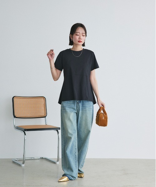 ad thie（アドティエ）の「ペプラムフリル デザインTシャツ（Tシャツ/カットソー・レディース・チャコール/ネイビー/オフホワイト/ナチュラル/ブラック・FREE）」の19枚目の写真