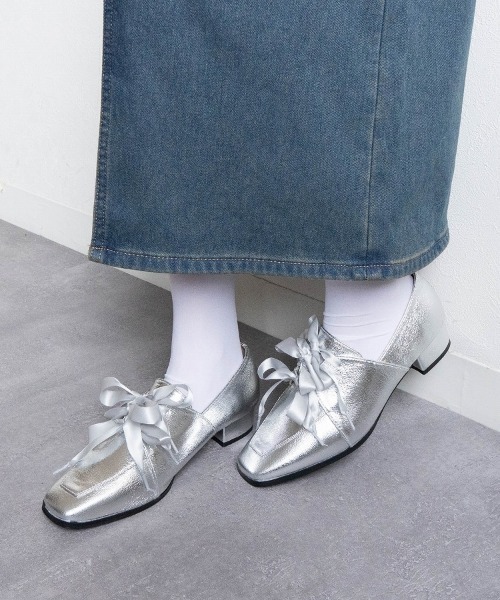 Fabby fabby（ファビィーファビィー）の「スクエアサテンリボンシューズ（ローファー・レディース・ブラック/シルバー/ブラウン系その他/ブラック系その他・SMALL/MEDIUM/LARGE）」の8枚目の写真
