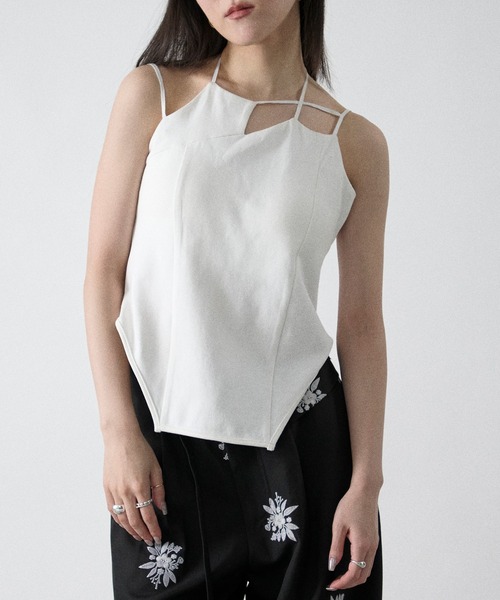 Ezick(エジック)の「Design neck カップインキャミソール(キャミソール・レディース・オフホワイト/ブラック/ホワイト系・FREE)」の17枚目の写真