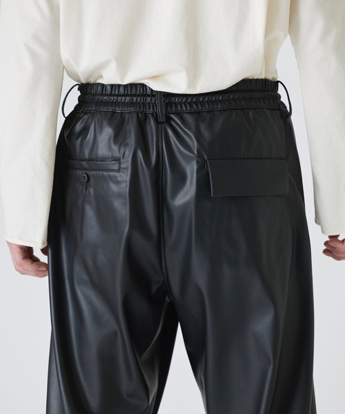 DIET BUTCHER(ダイエットブッチャー)の「DIET BUTCHER/ダイエットブッチャー Faux leather jogger pants ジョガーパンツ(その他パンツ・メンズ・ブラック・2/1)」の3枚目の写真