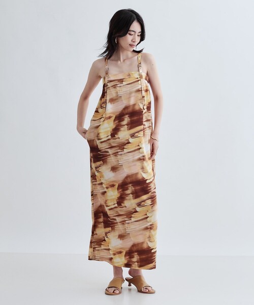 GALLEST（ギャレスト）の「デジタルプリントキャミワンピース（ワンピース・レディース・キャメル/グリーン・38/36）」の2枚目の写真