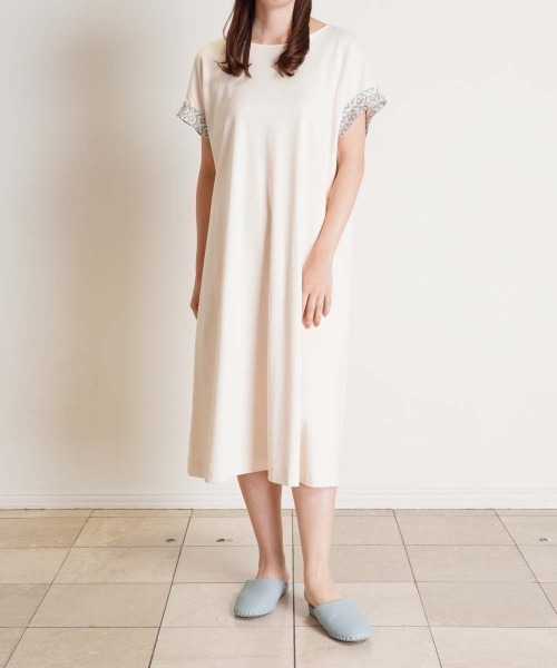 KID BLUE(キッドブルー)の「キッドブルー -25サマーTシャツ -半袖ワンピース -KOBR347 -kidblue(ワンピース・レディース・ブラック/アイボリー/サックスブルー・M)」の1枚目の写真