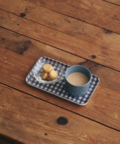 fog linen work(フォグリネンワーク)の「fog(フォグ) リネンコーティングトレイ S(キッチンツール・レディース・チェック/ブルー/グレー/ホワイト×ブルー/A/B/ホワイト×ネイビー/C/グレー×ホワイト/ネイビー系/ナチュラル/グリーン系その他/グレー系その他/D/グレー系その他2/ブルー系その他/グレー系その他3/ネイビー系1/レッド系その他/イエロー系その他/ブラウン系その他/グリーン系その他2/ブルー系その他2/ピンク/パープル/イエロー/ブルー系その他3/ブルー系その他4/ピンク系その他・ONE SIZE)」の1枚目の写真