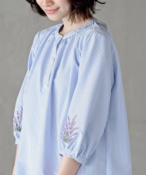 rps(アールピーエス)の「刺繍スリーブバンドカラー7分袖ブラウス(シャツ/ブラウス・レディース・ブルー/オフホワイト/サックスブルー・フリー)」の16枚目の写真
