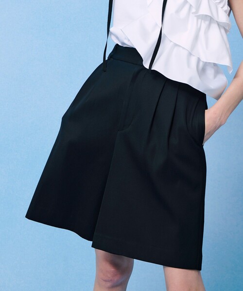 LOULOU WILLOUGHBY（ルルウィルビー）の「【LOULOU WILLOUGHBY】シックチノハーフパンツ（その他パンツ・レディース・ブラック/アイボリー・1/2）」の3枚目の写真