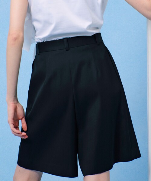 LOULOU WILLOUGHBY（ルルウィルビー）の「【LOULOU WILLOUGHBY】シックチノハーフパンツ（その他パンツ・レディース・ブラック/アイボリー・1/2）」の4枚目の写真