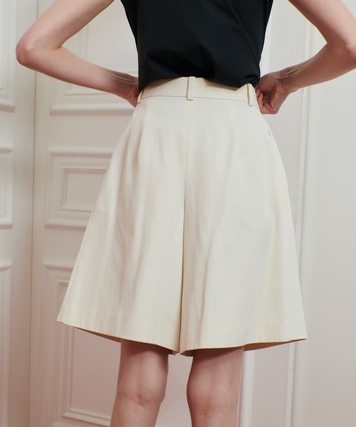 LOULOU WILLOUGHBY（ルルウィルビー）の「【LOULOU WILLOUGHBY】シックチノハーフパンツ（その他パンツ・レディース・ブラック/アイボリー・1/2）」の16枚目の写真