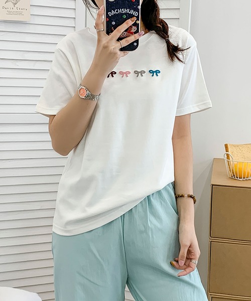 aimoha(アイモハ)の「マルチカラーリボン刺繍Tシャツ (SS)(Tシャツ/カットソー・レディース・ブルー/ピンク/ホワイト/ライトグレー/イエロー・FREE)」の8枚目の写真