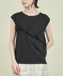 Settimissimo（セッティミッシモ）の「フロント ツイストデザイン ノースリーブ プルオーバー（Tシャツ/カットソー）」