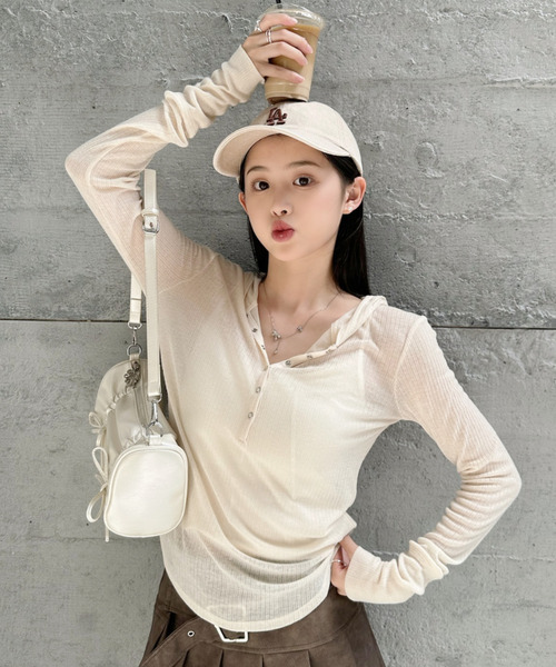 Ada.(エイダ)の「スナップボタン フード付き ロンT(Tシャツ/カットソー・レディース・アイボリー/ブラック/グレー/ブラック系その他/チャコールグレー・FREE)」の14枚目の写真