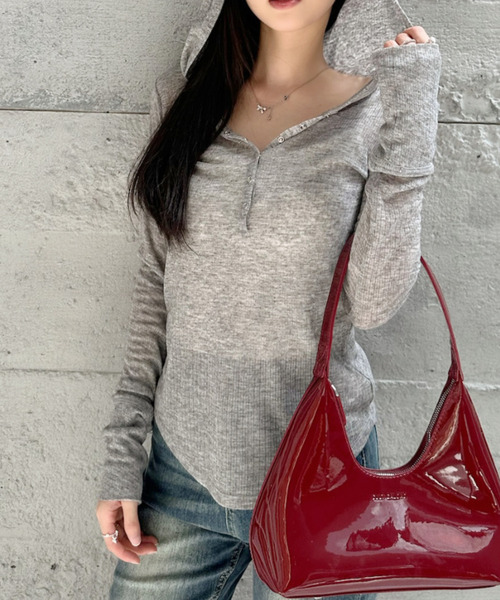 Ada.(エイダ)の「スナップボタン フード付き ロンT(Tシャツ/カットソー・レディース・アイボリー/ブラック/グレー/ブラック系その他/チャコールグレー・FREE)」の11枚目の写真