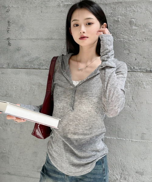 Ada.(エイダ)の「スナップボタン フード付き ロンT(Tシャツ/カットソー・レディース・アイボリー/ブラック/グレー/ブラック系その他/チャコールグレー・FREE)」の9枚目の写真
