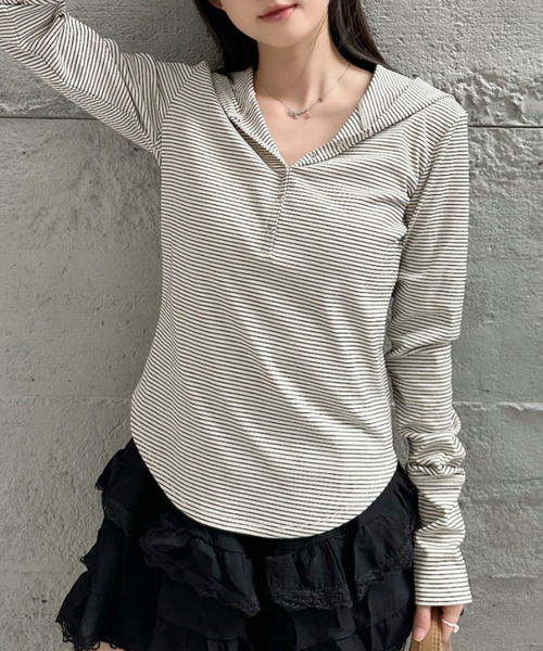 Ada.(エイダ)の「スナップボタン フード付き ロンT(Tシャツ/カットソー・レディース・アイボリー/ブラック/グレー/ブラック系その他/チャコールグレー・FREE)」の12枚目の写真