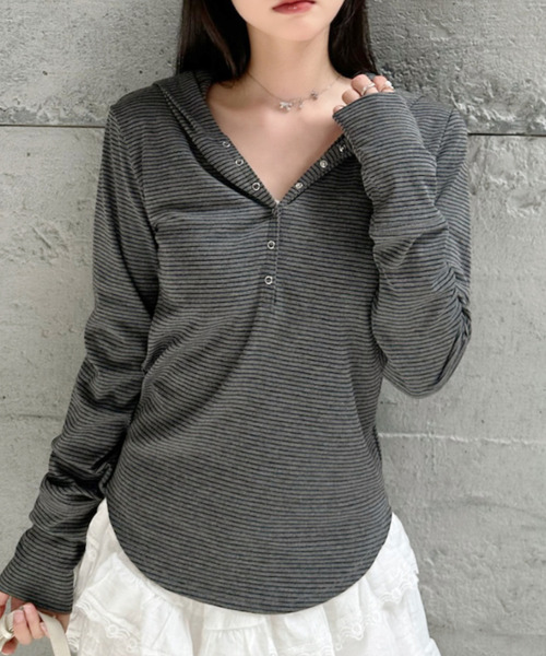 Ada.(エイダ)の「スナップボタン フード付き ロンT(Tシャツ/カットソー・レディース・アイボリー/ブラック/グレー/ブラック系その他/チャコールグレー・FREE)」の7枚目の写真