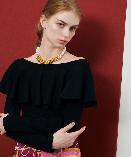 LOULOU WILLOUGHBY(ルルウィルビー)の「【LOULOU WILLOUGHBY】ラッフルオフショルプルオーバー(ニット/セーター・レディース・ブラック/レッド/オフホワイト・2)」の10枚目の写真