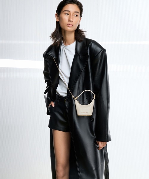 CHARLES & KEITH(チャールズ & キース)の「Augustine オーガスティン マイクロバッグ(ハンドバッグ・レディース・ブラック/クリーム/シルバー・XXS)」の22枚目の写真