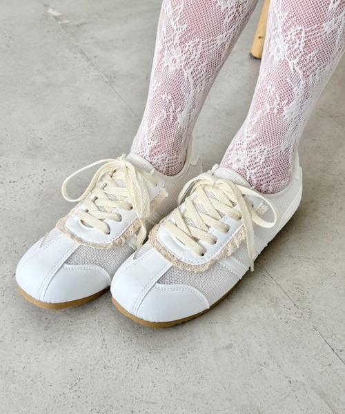 SOLLON.（ソルロン）の「【靴紐2種set】フリルレーススニーカー（スニーカー・レディース・ピンク/イエロー/ホワイト・24.5cm/23.5cm/22.5cm）」の2枚目の写真