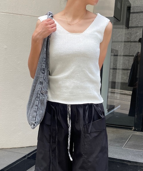 ROGER AND RAW（ロジャーアンドロウ）の「背中リボンニットノースリーブトップス（ニット/セーター・レディース・ホワイト/ブラック/ブラウン・FREE）」の21枚目の写真