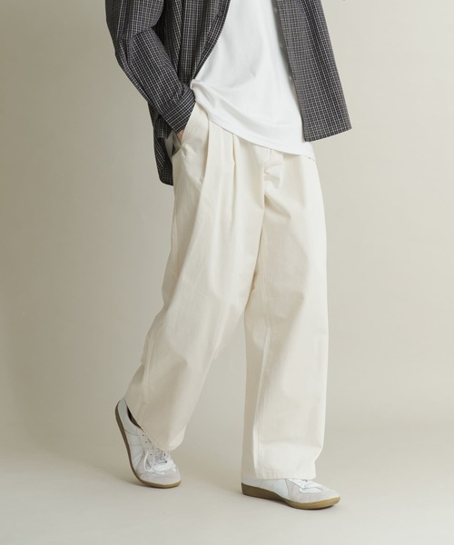SENSE OF PLACE by URBAN RESEARCH（センスオブプレイスバイアーバンリサーチ）の「2タックワイドチノパンツ（その他パンツ・メンズ・ライトブラウン/ブラック/ライトベージュ・MEDIUM/LARGE）」の7枚目の写真