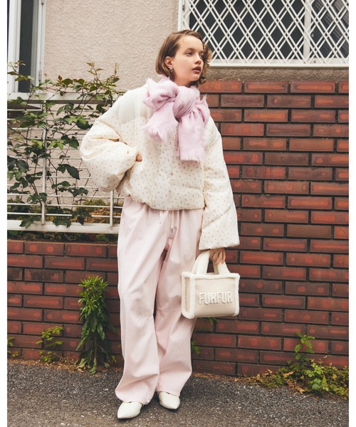 FURFUR(ファーファー)の「【WEB・一部店舗限定カラー】ムートンロゴトートバッグ(トートバッグ・レディース・ピンク/ベージュ/アイボリー/サックスブルー/チャコールグレー・F)」の17枚目の写真