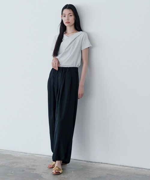 GALLEST(ギャレスト)の「ドレープクロップドカットソー(Tシャツ/カットソー・レディース・オフホワイト/ブラック/ホワイト・38)」の4枚目の写真