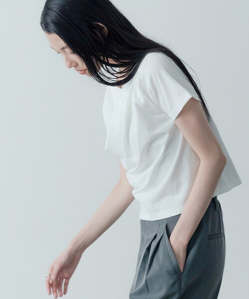 GALLEST(ギャレスト)の「ドレープクロップドカットソー(Tシャツ/カットソー・レディース・オフホワイト/ブラック/ホワイト・38)」の12枚目の写真