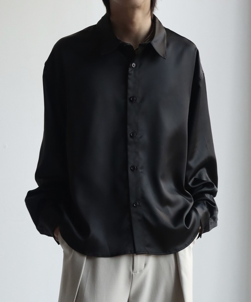 welise(ウェライズ)の「【welise/ウェライズ】ドレープサテンスムース オーバーサイズ長袖シャツ(シャツ/ブラウス・メンズ・ブラック/ホワイト系その他/チャコールグレー/ダークネイビー・S/L/M)」の2枚目の写真