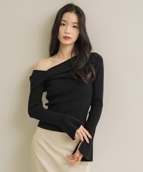 NEUNA（ヌナ）の「ツイストワンショルトップス（ニット/セーター・レディース・アイボリー/ブラック/チャコールグレー/グレー・FREE）」の11枚目の写真