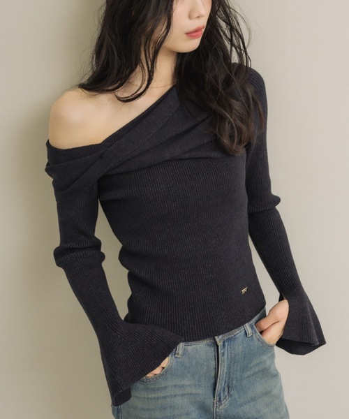 NEUNA（ヌナ）の「ツイストワンショルトップス（ニット/セーター・レディース・アイボリー/ブラック/チャコールグレー/グレー・FREE）」の9枚目の写真