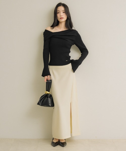 NEUNA（ヌナ）の「ツイストワンショルトップス（ニット/セーター・レディース・アイボリー/ブラック/チャコールグレー/グレー・FREE）」の21枚目の写真