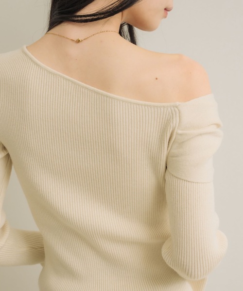 NEUNA（ヌナ）の「ツイストワンショルトップス（ニット/セーター・レディース・アイボリー/ブラック/チャコールグレー/グレー・FREE）」の19枚目の写真