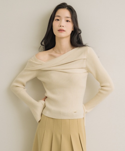 NEUNA（ヌナ）の「ツイストワンショルトップス（ニット/セーター・レディース・アイボリー/ブラック/チャコールグレー/グレー・FREE）」の18枚目の写真