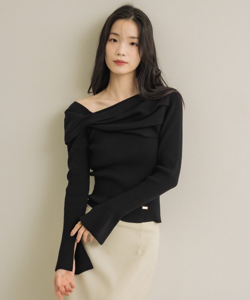 NEUNA（ヌナ）の「ツイストワンショルトップス（ニット/セーター・レディース・アイボリー/ブラック/チャコールグレー/グレー・FREE）」の15枚目の写真